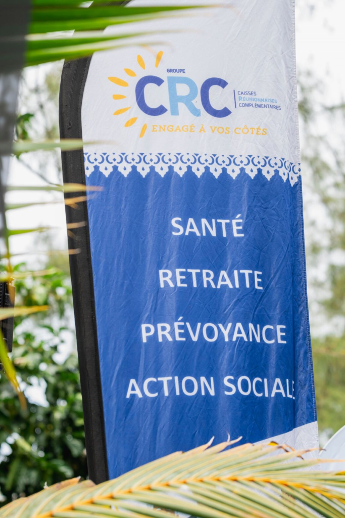 Drapeau avec les métiers du Groupe CRC : santé, retraite, prévoyance et action sociale.